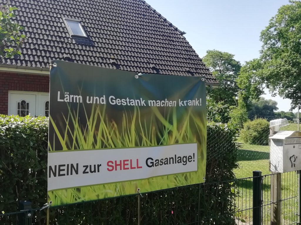 Mit diesen Bannern fing es an. Sehr schnell ging es gar nicht mehr um Lärm und Gestank. es gab so viele Kritikpunkte....